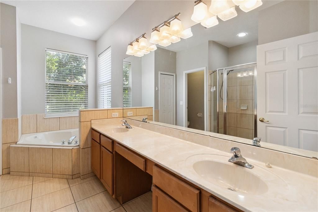 En Venta: $550,000 (4 camas, 2 baños, 2159 Pies cuadrados)