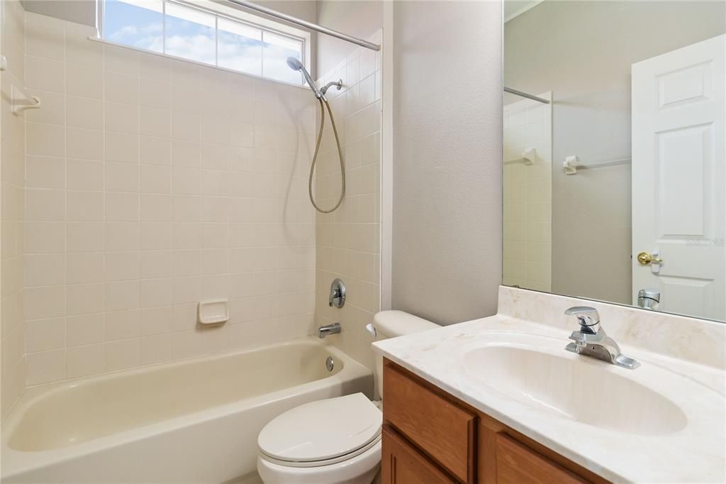 En Venta: $550,000 (4 camas, 2 baños, 2159 Pies cuadrados)