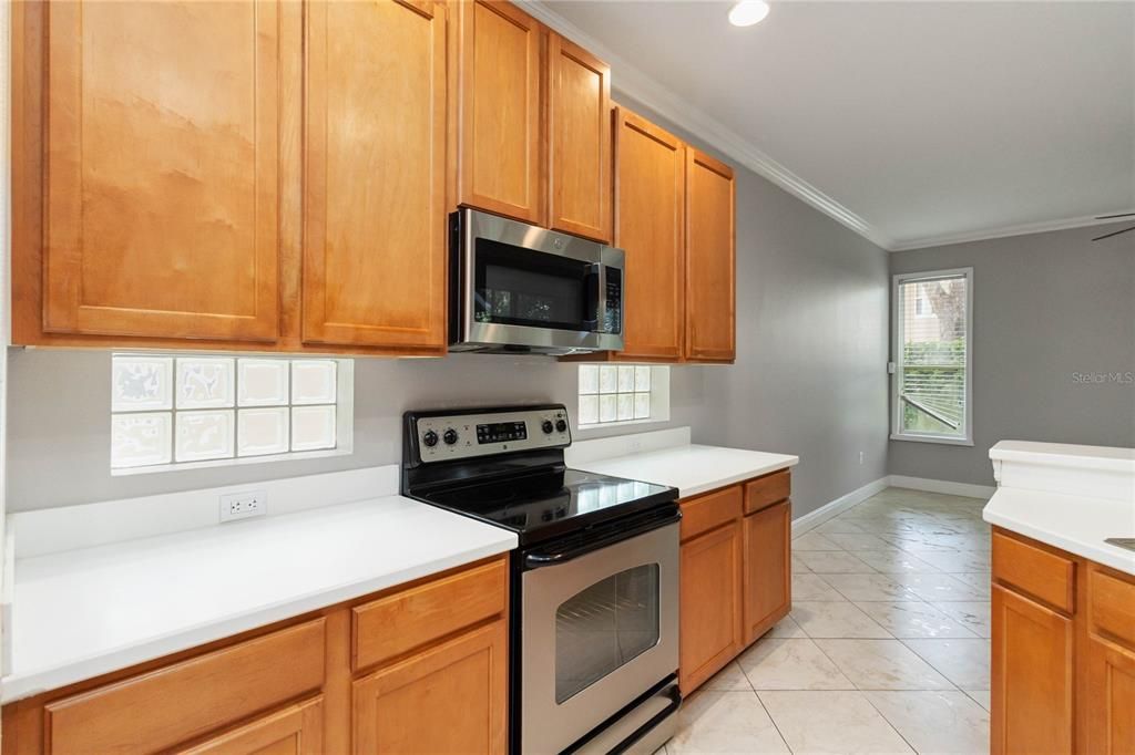 En Venta: $550,000 (4 camas, 2 baños, 2159 Pies cuadrados)