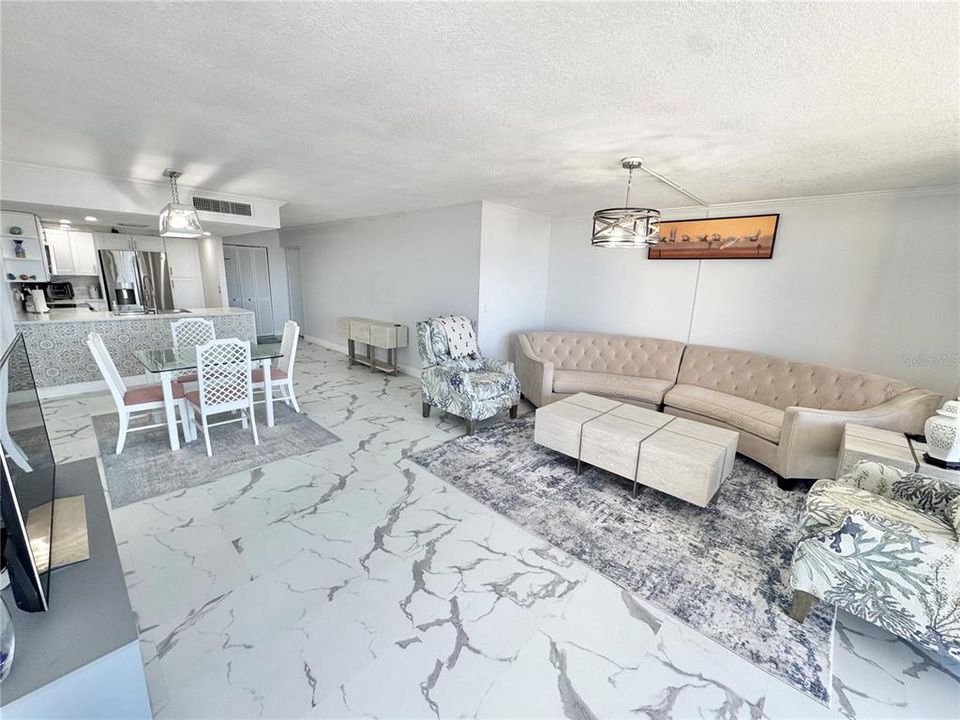 待售: $815,000 (2 贝兹, 2 浴室, 1364 平方英尺)