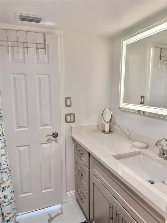 待售: $815,000 (2 贝兹, 2 浴室, 1364 平方英尺)