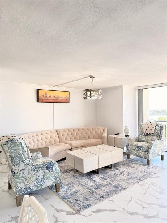 待售: $815,000 (2 贝兹, 2 浴室, 1364 平方英尺)