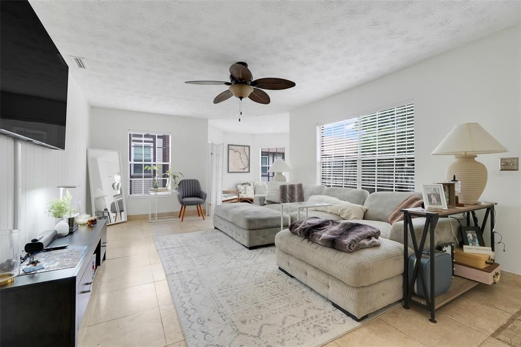 For Sale: $215,000 (3 beds, 2 baths, 1341 Square Feet)