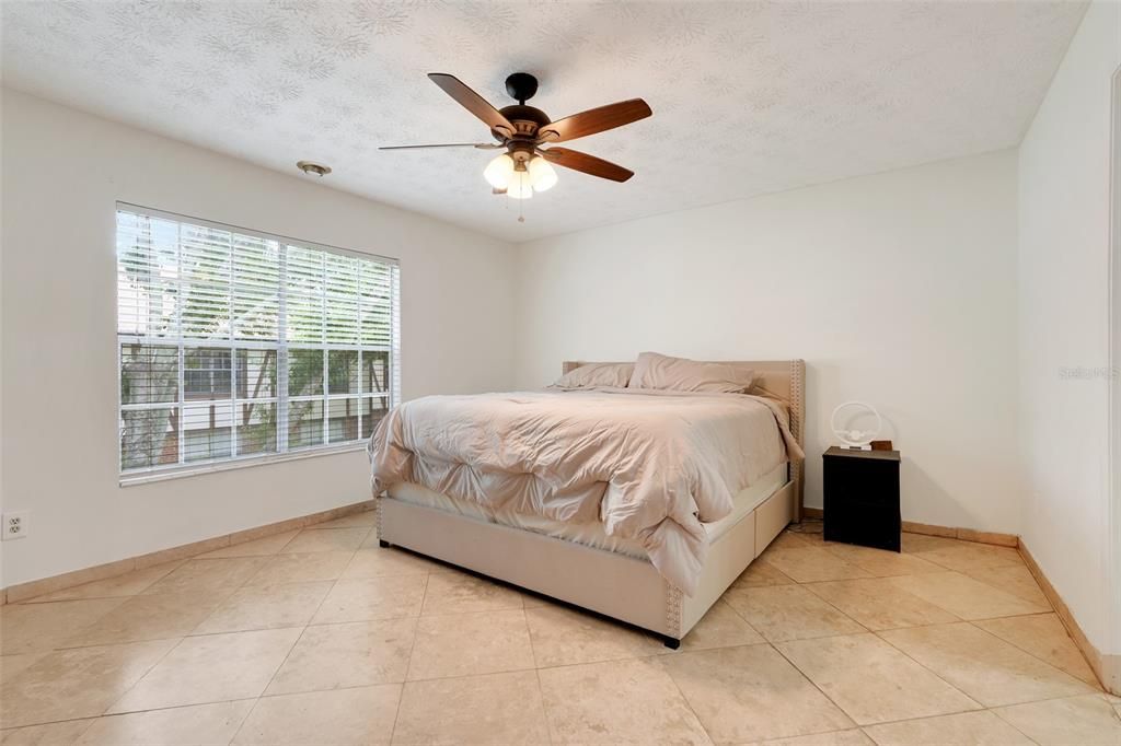 For Sale: $215,000 (3 beds, 2 baths, 1341 Square Feet)