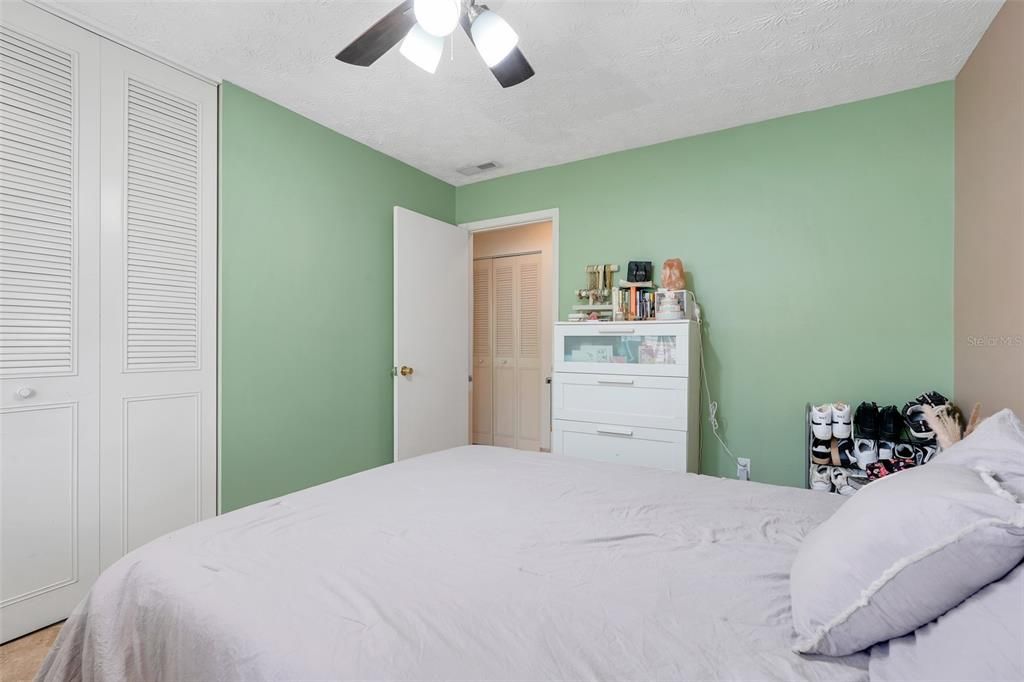 For Sale: $215,000 (3 beds, 2 baths, 1341 Square Feet)