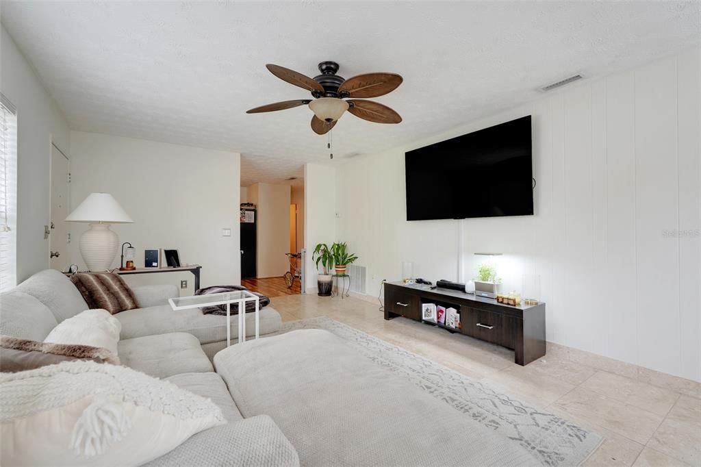 For Sale: $215,000 (3 beds, 2 baths, 1341 Square Feet)