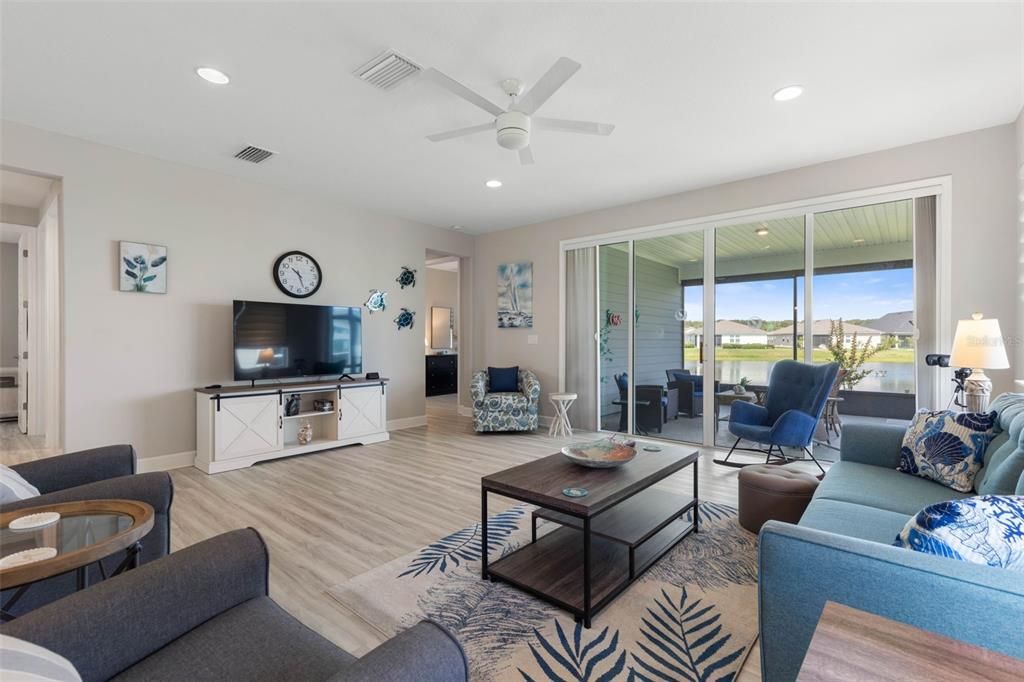 Activo con contrato: $589,500 (3 camas, 2 baños, 2216 Pies cuadrados)