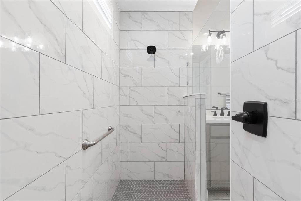 Activo con contrato: $589,500 (3 camas, 2 baños, 2216 Pies cuadrados)