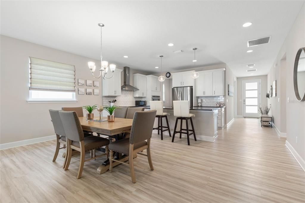 Activo con contrato: $589,500 (3 camas, 2 baños, 2216 Pies cuadrados)