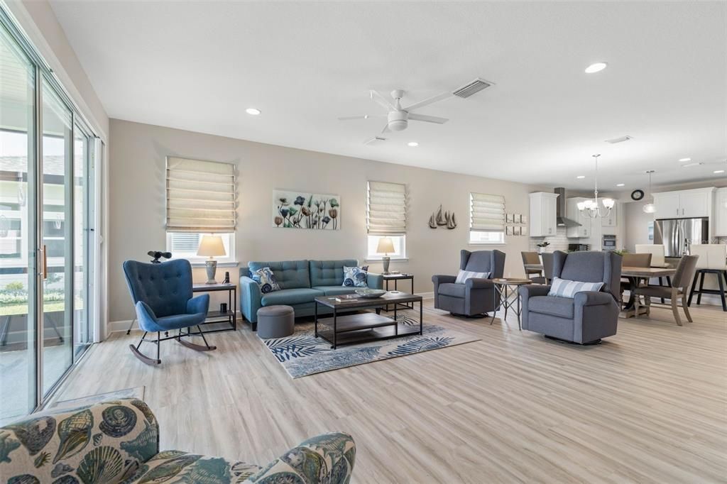 Activo con contrato: $589,500 (3 camas, 2 baños, 2216 Pies cuadrados)