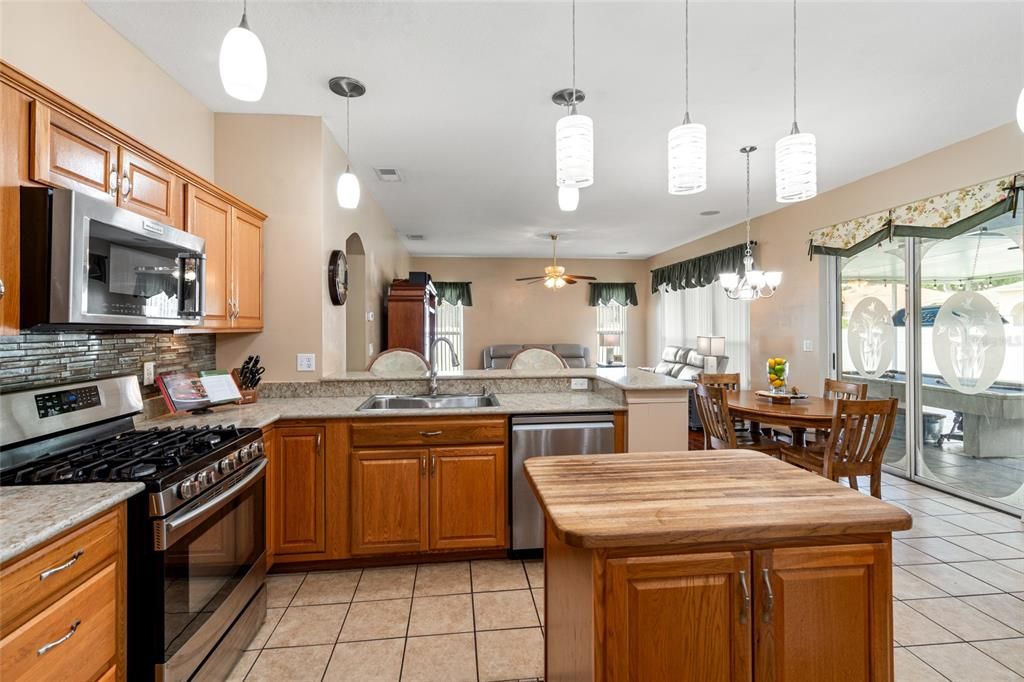 На продажу: $460,000 (4 спален, 2 ванн, 2227 Квадратных фут)