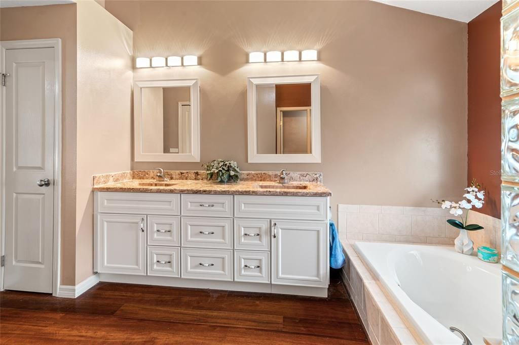 На продажу: $460,000 (4 спален, 2 ванн, 2227 Квадратных фут)