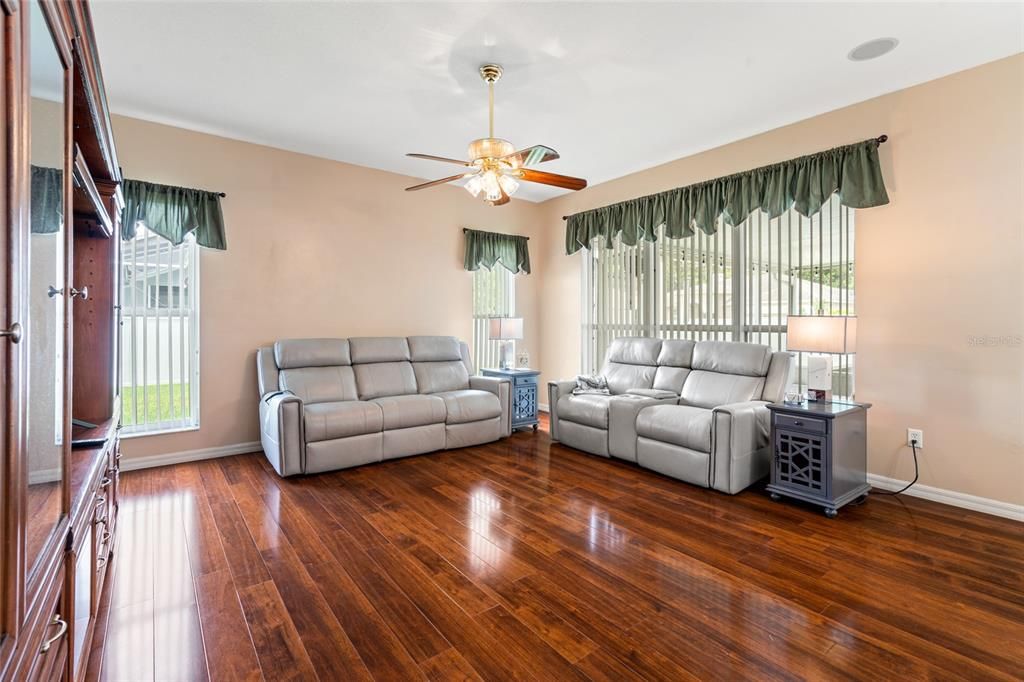 На продажу: $460,000 (4 спален, 2 ванн, 2227 Квадратных фут)