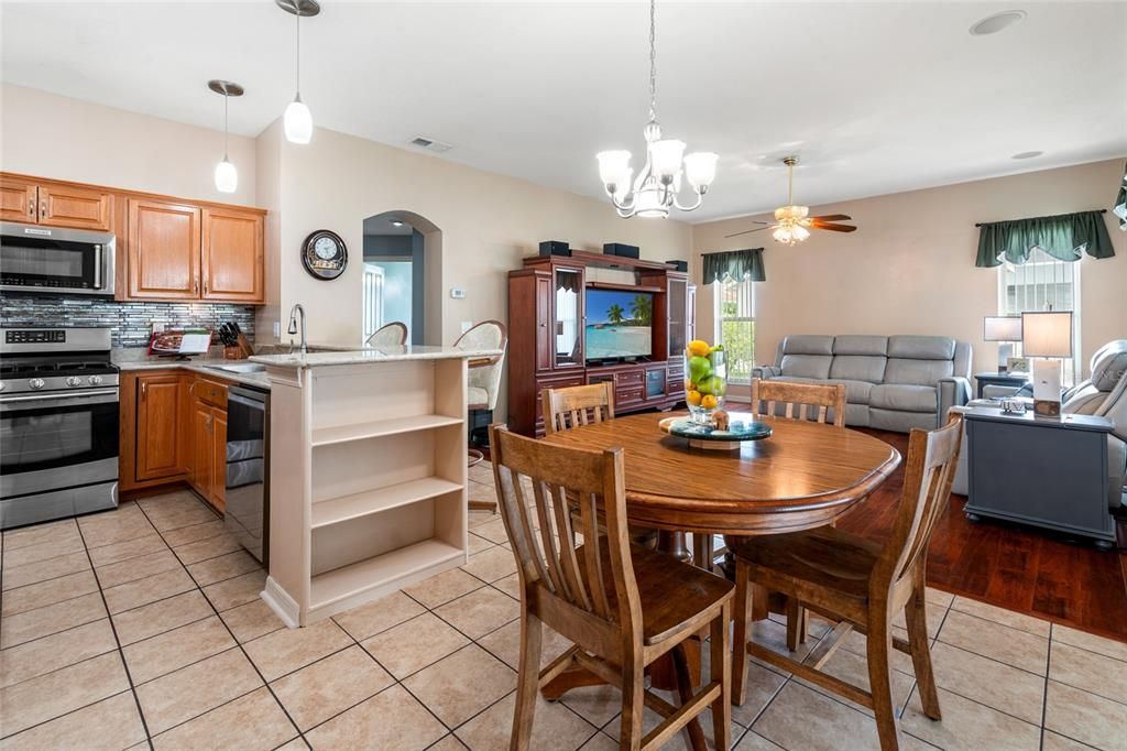 На продажу: $460,000 (4 спален, 2 ванн, 2227 Квадратных фут)