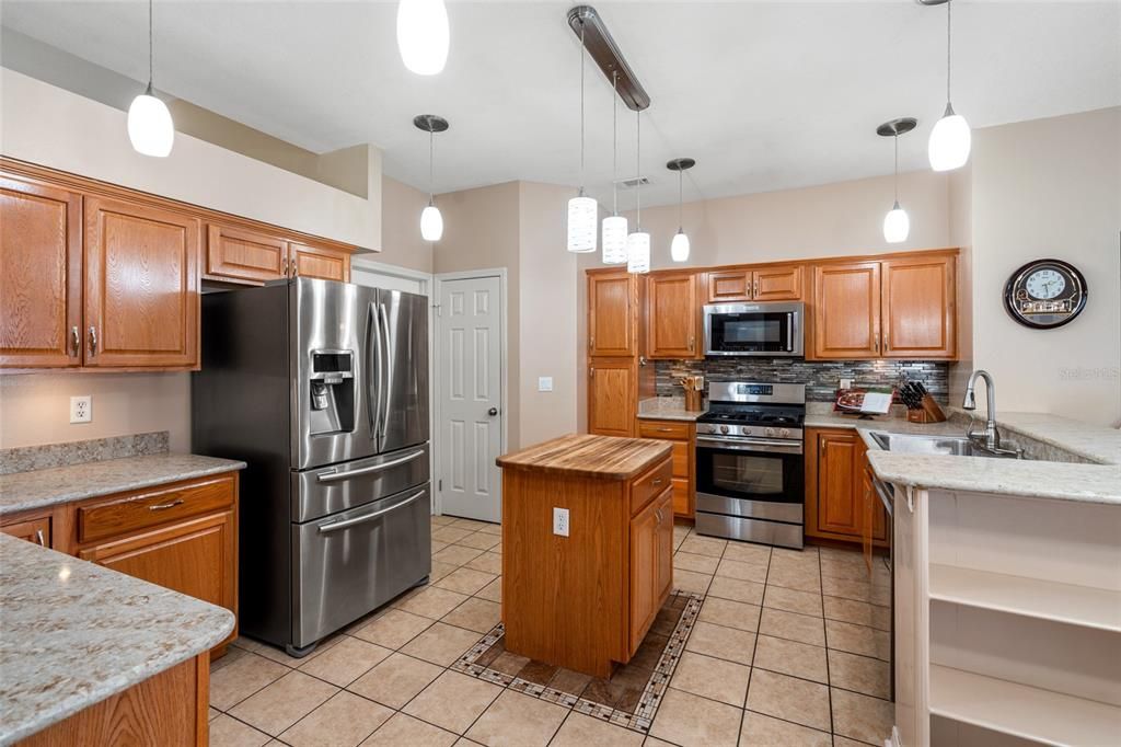 На продажу: $460,000 (4 спален, 2 ванн, 2227 Квадратных фут)