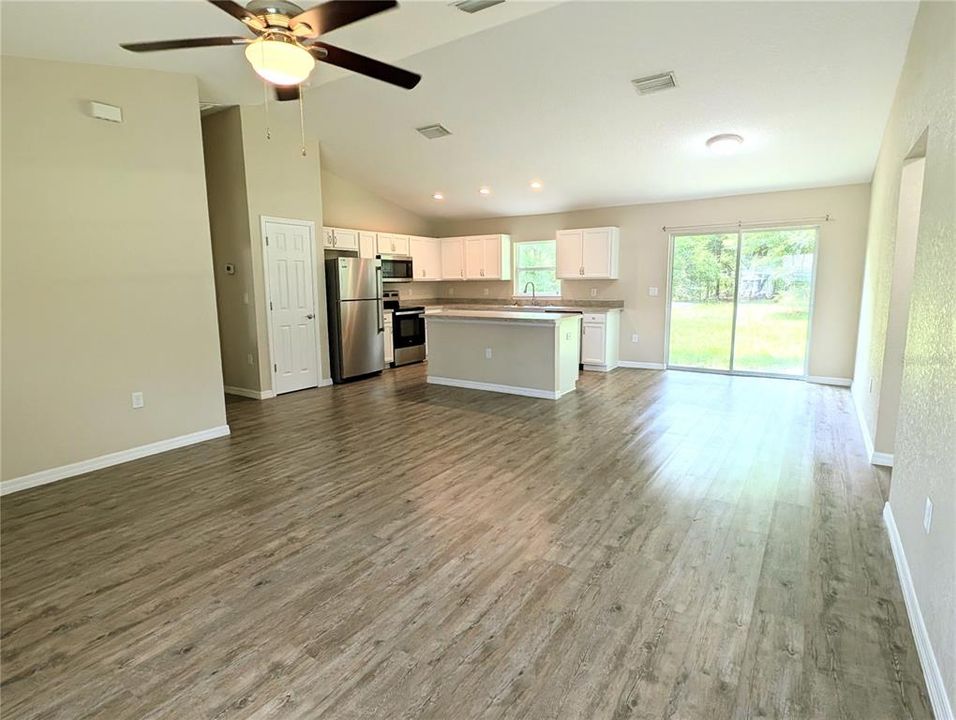 Activo con contrato: $234,900 (3 camas, 2 baños, 1393 Pies cuadrados)