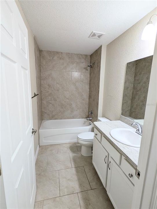 Activo con contrato: $234,900 (3 camas, 2 baños, 1393 Pies cuadrados)