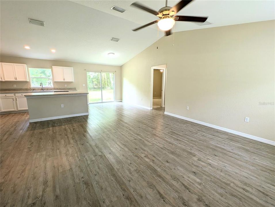 Activo con contrato: $234,900 (3 camas, 2 baños, 1393 Pies cuadrados)