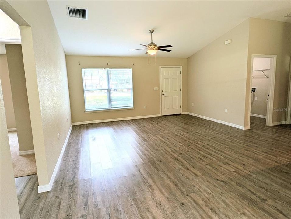 Activo con contrato: $234,900 (3 camas, 2 baños, 1393 Pies cuadrados)