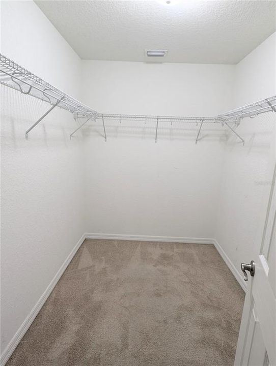 Activo con contrato: $234,900 (3 camas, 2 baños, 1393 Pies cuadrados)