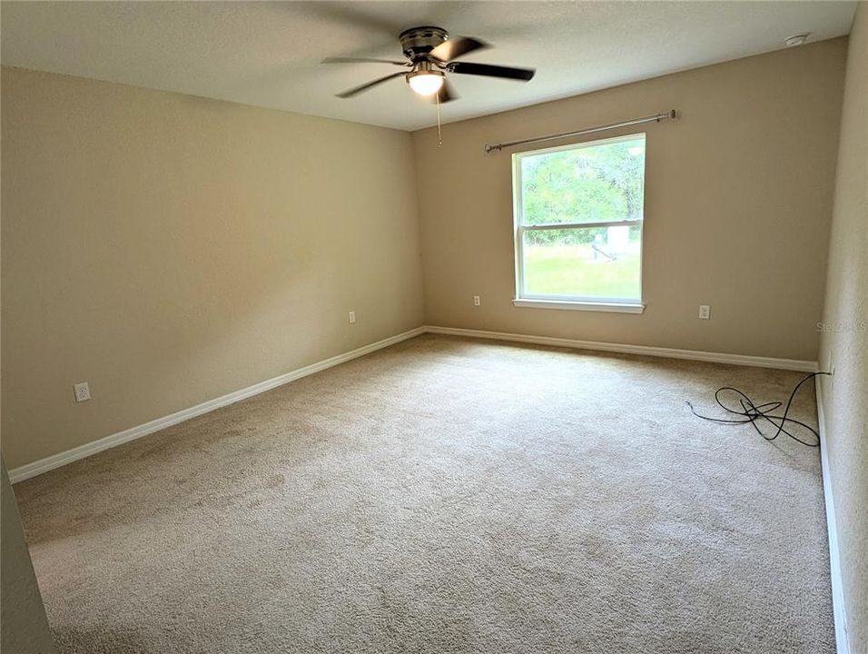 Activo con contrato: $234,900 (3 camas, 2 baños, 1393 Pies cuadrados)