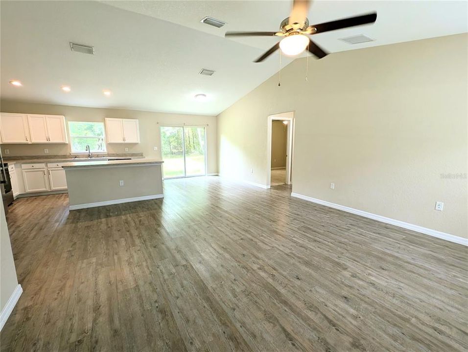 Activo con contrato: $234,900 (3 camas, 2 baños, 1393 Pies cuadrados)