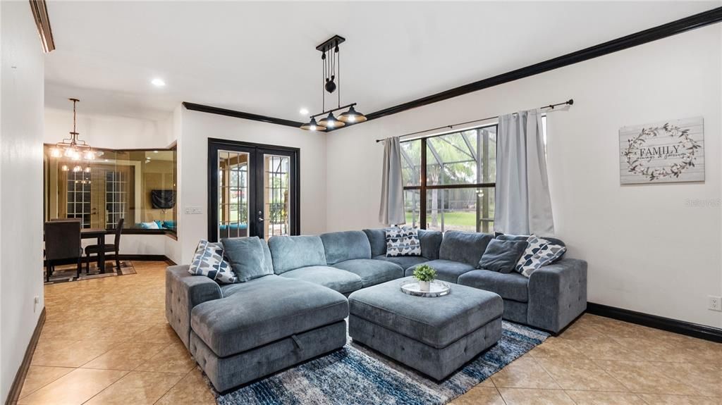 На продажу: $950,000 (5 спален, 3 ванн, 3512 Квадратных фут)