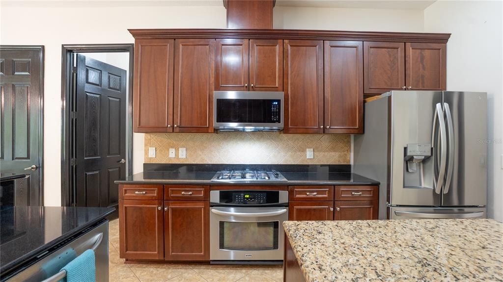 На продажу: $950,000 (5 спален, 3 ванн, 3512 Квадратных фут)