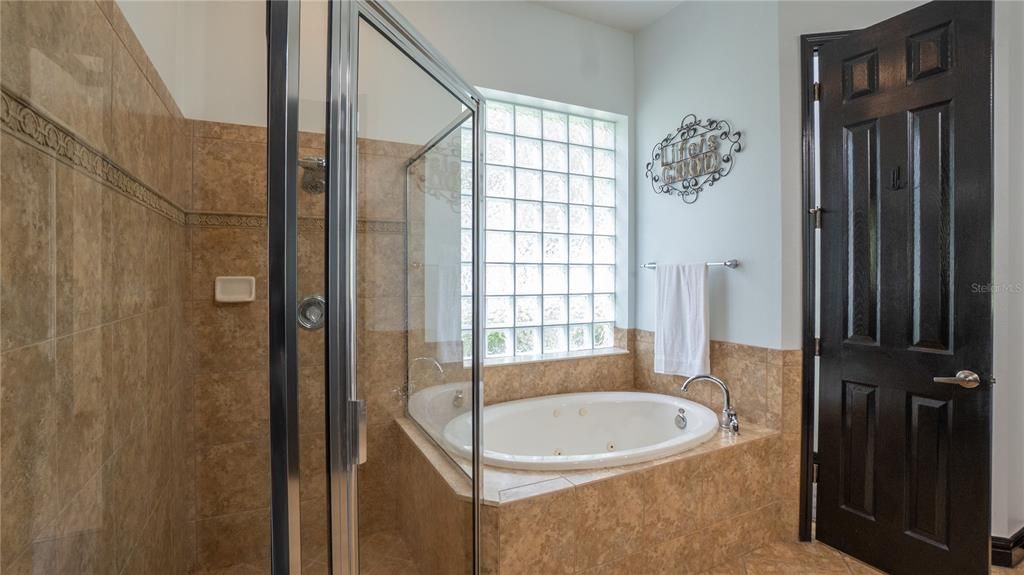 На продажу: $950,000 (5 спален, 3 ванн, 3512 Квадратных фут)