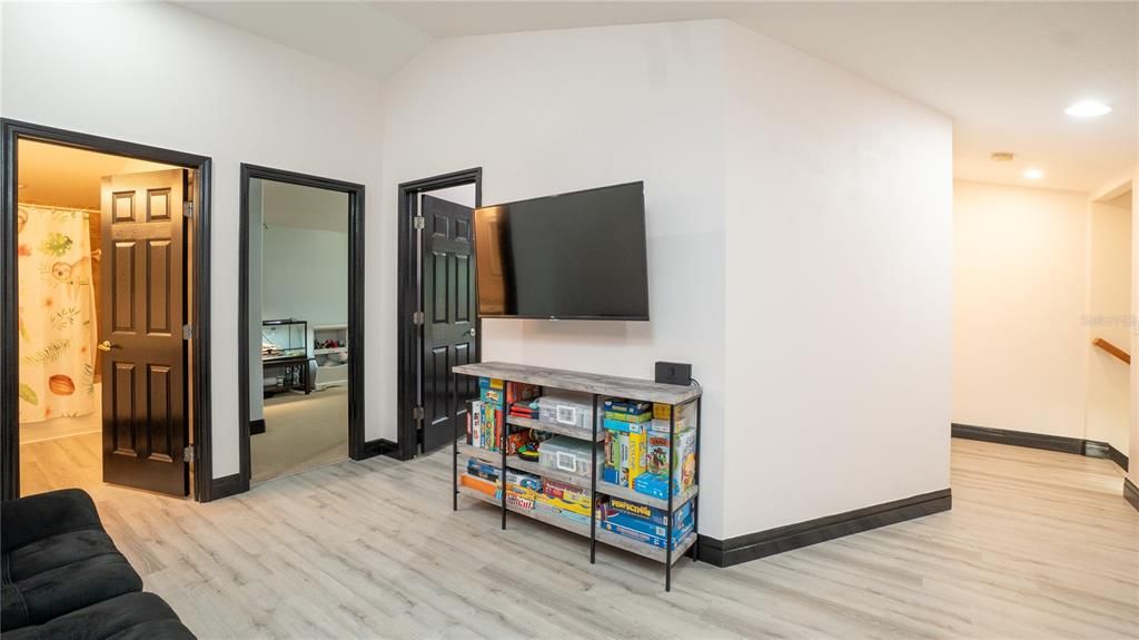 На продажу: $950,000 (5 спален, 3 ванн, 3512 Квадратных фут)