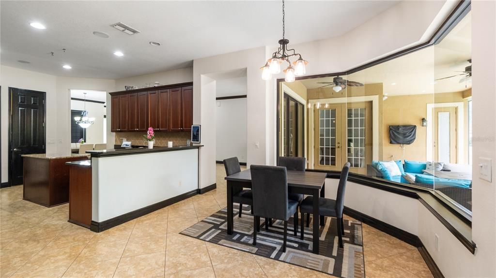 На продажу: $950,000 (5 спален, 3 ванн, 3512 Квадратных фут)