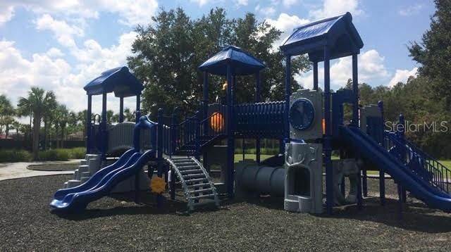 На продажу: $950,000 (5 спален, 3 ванн, 3512 Квадратных фут)