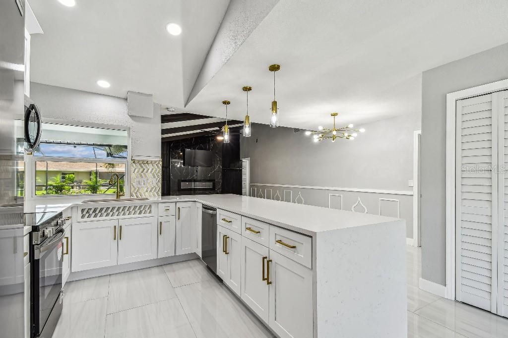 Active With Contract: $515,000 (3 beds, 2 baths, 1865 Square Feet)