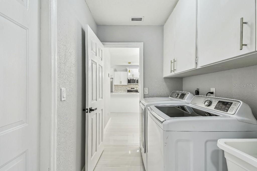 Active With Contract: $515,000 (3 beds, 2 baths, 1865 Square Feet)