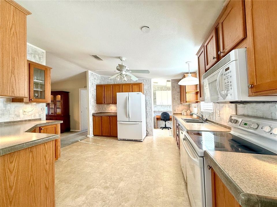 待售: $233,000 (3 贝兹, 2 浴室, 1620 平方英尺)