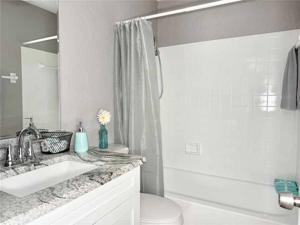 合同活跃: $164,000 (2 贝兹, 2 浴室, 1100 平方英尺)