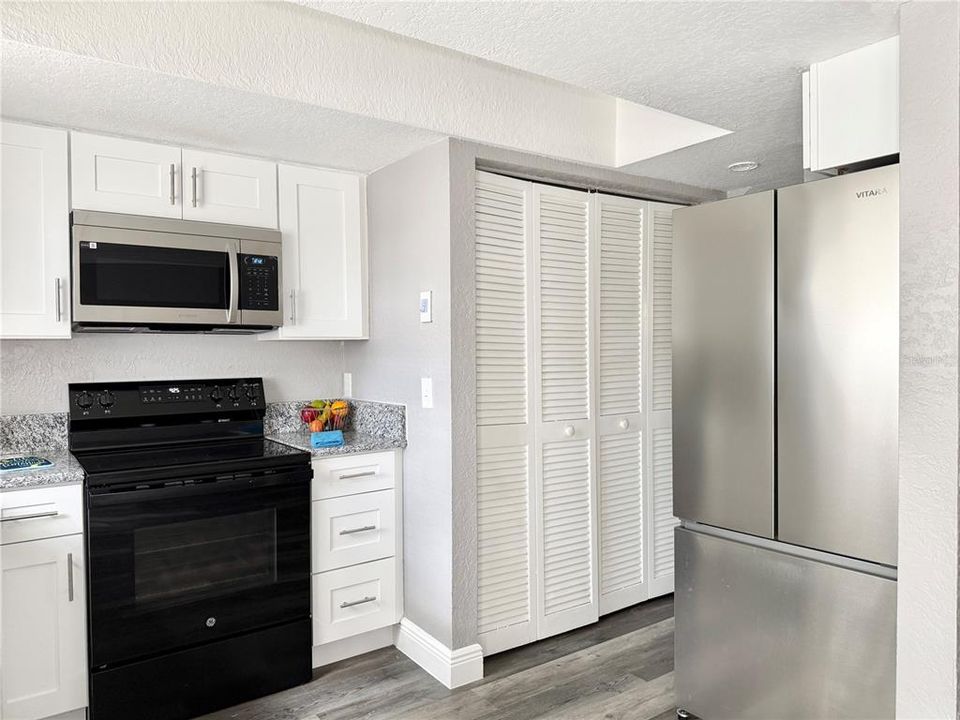 合同活跃: $164,000 (2 贝兹, 2 浴室, 1100 平方英尺)