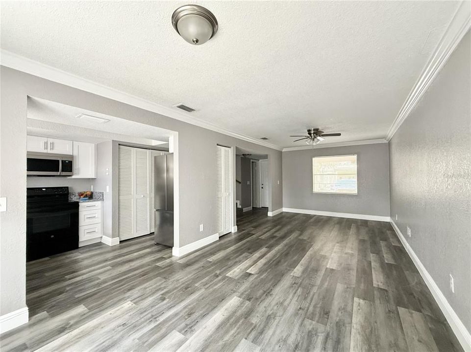 合同活跃: $164,000 (2 贝兹, 2 浴室, 1100 平方英尺)