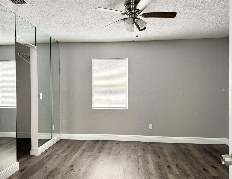 合同活跃: $164,000 (2 贝兹, 2 浴室, 1100 平方英尺)