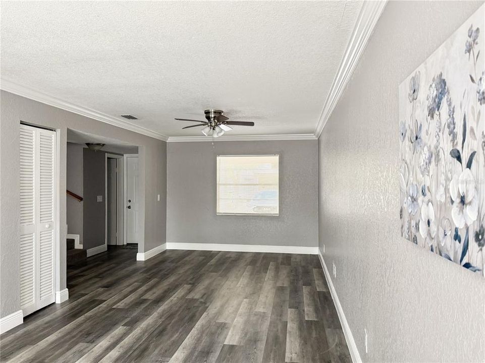 合同活跃: $164,000 (2 贝兹, 2 浴室, 1100 平方英尺)