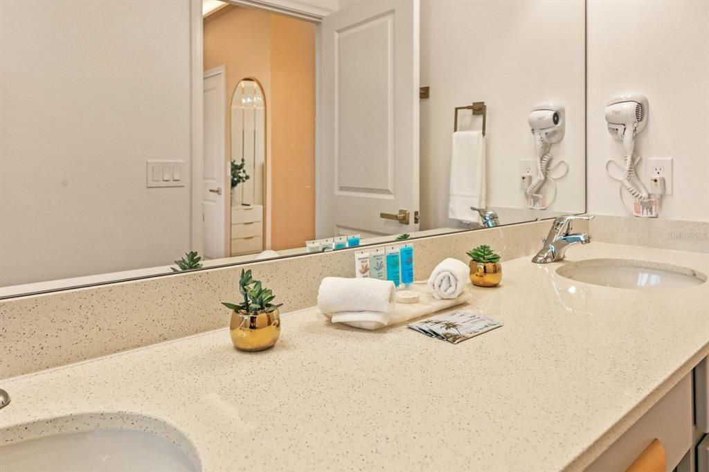 На продажу: $1,299,000 (5 спален, 5 ванн, 1753 Квадратных фут)