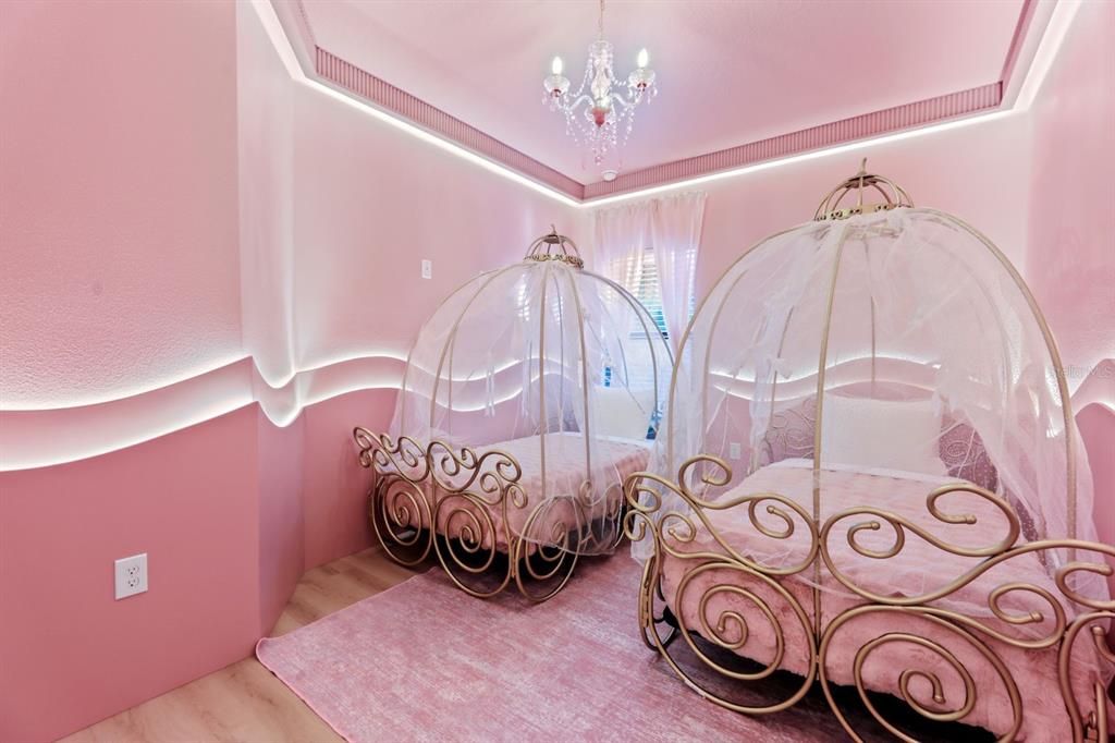 На продажу: $1,299,000 (5 спален, 5 ванн, 1753 Квадратных фут)