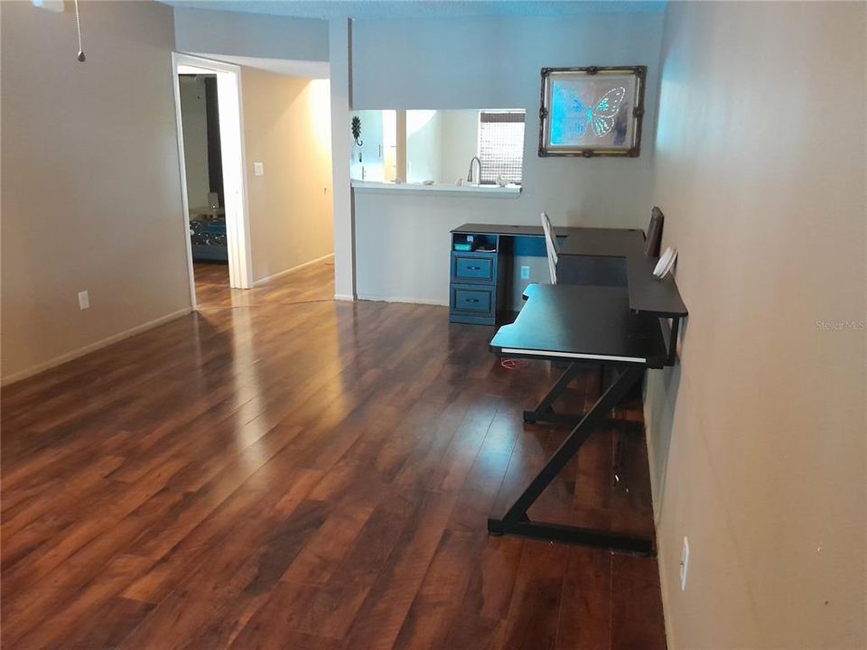 На продажу: $179,900 (2 спален, 2 ванн, 960 Квадратных фут)