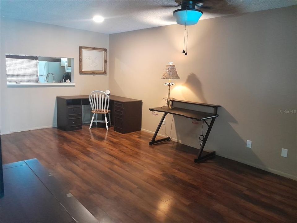 На продажу: $179,900 (2 спален, 2 ванн, 960 Квадратных фут)