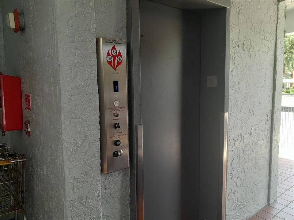 На продажу: $179,900 (2 спален, 2 ванн, 960 Квадратных фут)