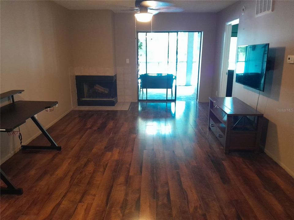 На продажу: $179,900 (2 спален, 2 ванн, 960 Квадратных фут)