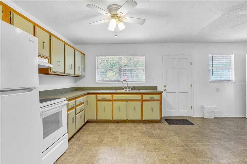 En Venta: $272,000 (2 camas, 1 baños, 948 Pies cuadrados)