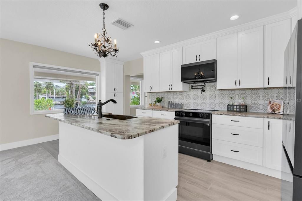 На продажу: $849,900 (3 спален, 3 ванн, 2503 Квадратных фут)