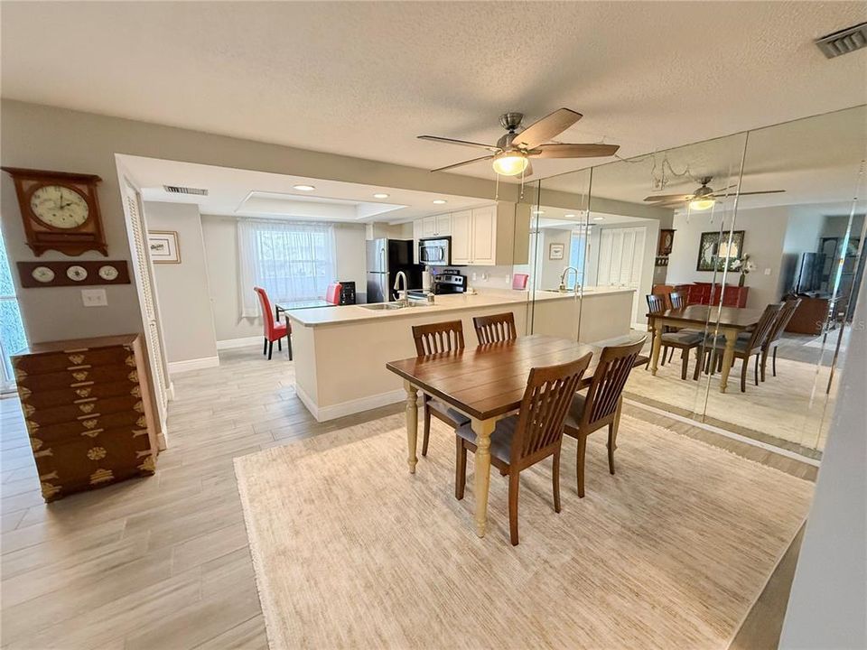 合同活跃: $184,900 (2 贝兹, 2 浴室, 1148 平方英尺)