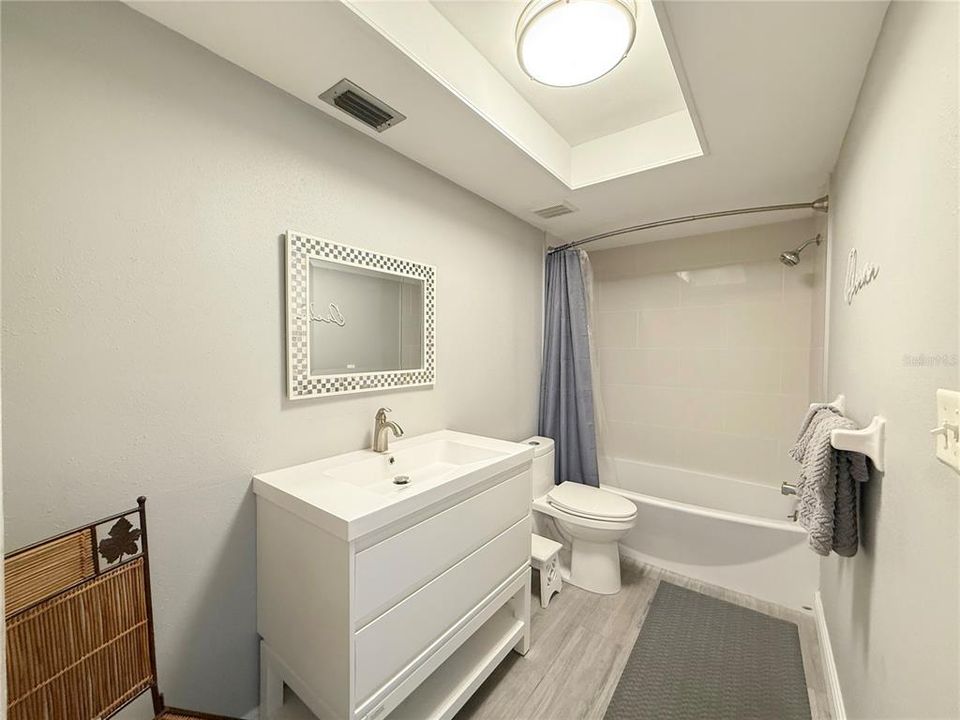 合同活跃: $184,900 (2 贝兹, 2 浴室, 1148 平方英尺)